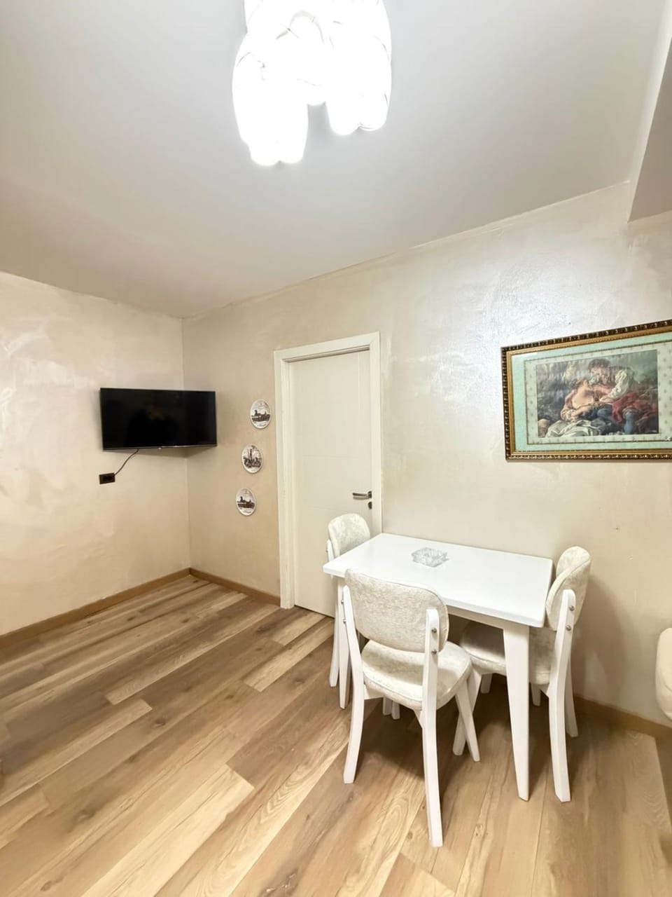 Luxury Apartment 6 near Square 21 Apartment in Tirana