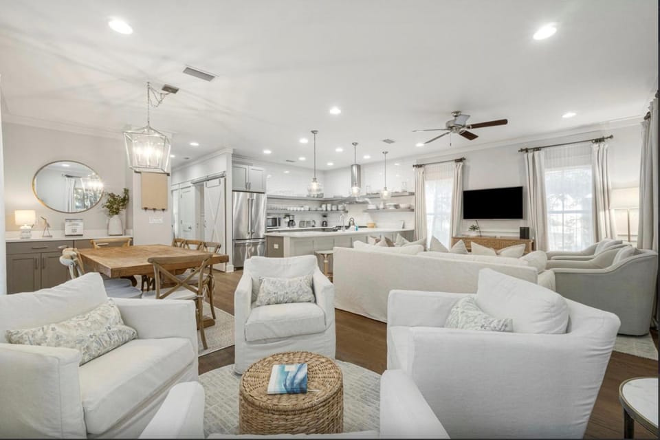 Sleeps 14, Bikes, Sunshine State of Mind, 30A, Pool, Beach Access House in Seacrest