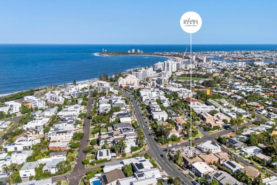 Property building, Nearby landmark, Neighbourhood, Natural landscape, Bird's eye view, City view, Sea view, Street view, Location