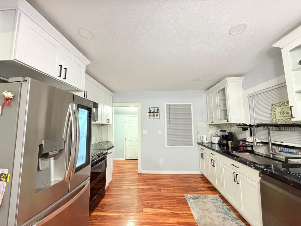 RiverFront Cottage House for Salmon yearly Fall Apartment in Tukwila