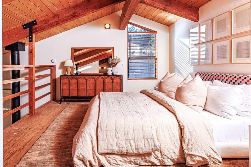 Cozy 1BD & Loft for 4 Near Community Pool & Trails House in Sonoma County