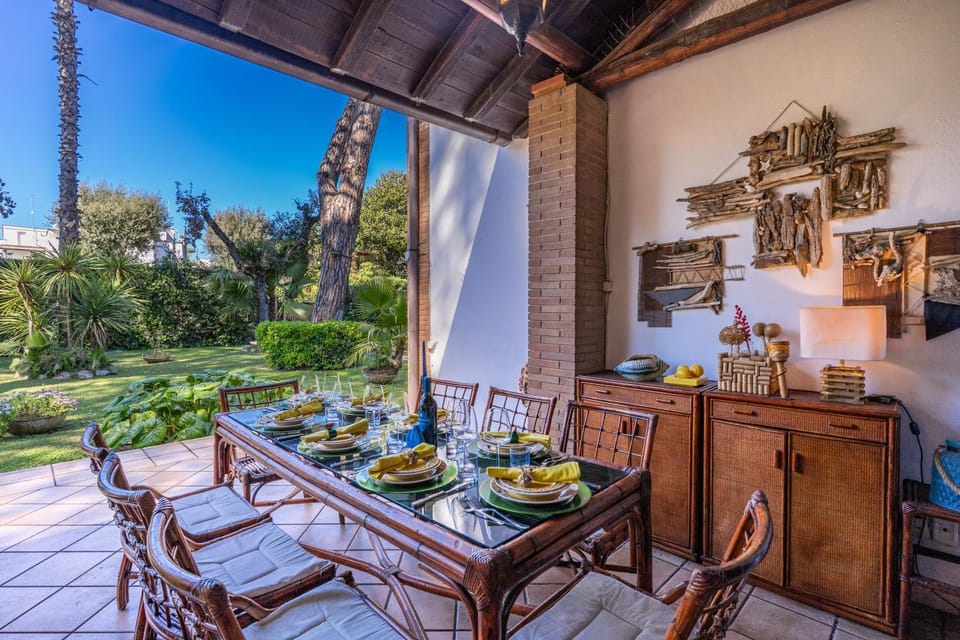 Patio, Dining area