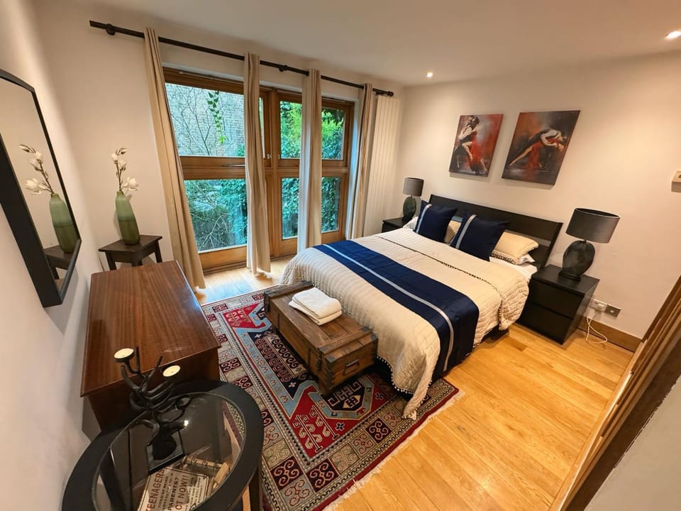 2 bedroom Kensington Suites Apartment in City of Westminster