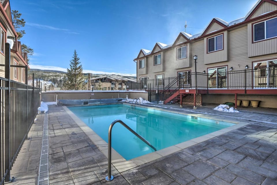 Heated Pool & Hot Tubs at Dtwn Winter Park Condo! House in Fraser