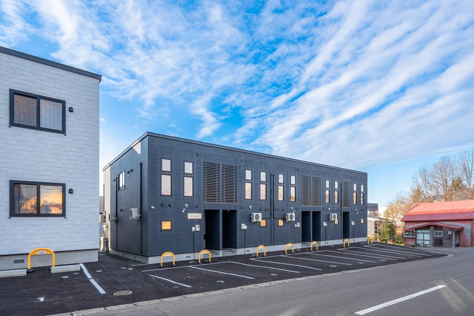 Property building, Day, Location