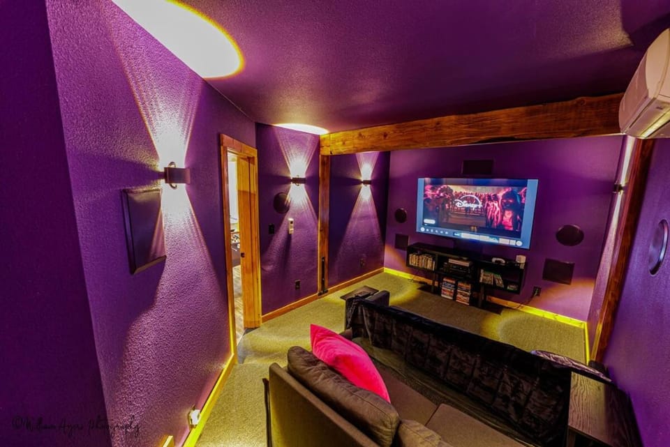 Welcome to Raven Ridge Lodge - where time slows Chalet in Washington