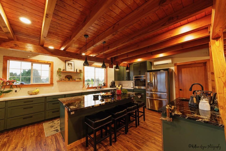 Welcome to Raven Ridge Lodge - where time slows Chalet in Washington