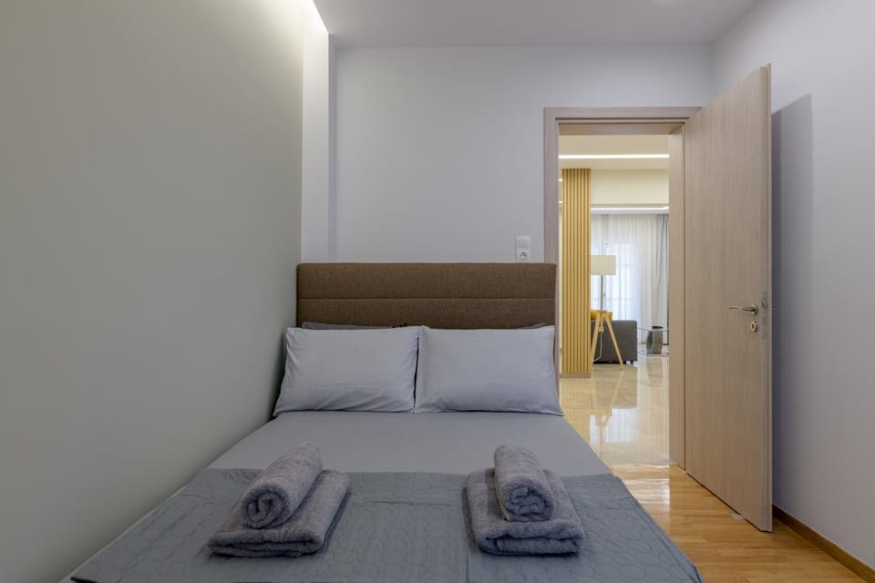 Bed, Bedroom, towels
