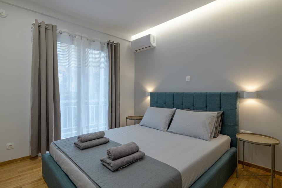 Bed, Bedroom, towels, air conditioner
