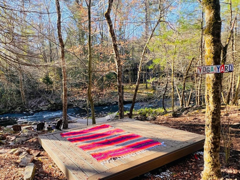 Creekside Beach Escape Lake Naomi Fairy Village House in Pocono Pines