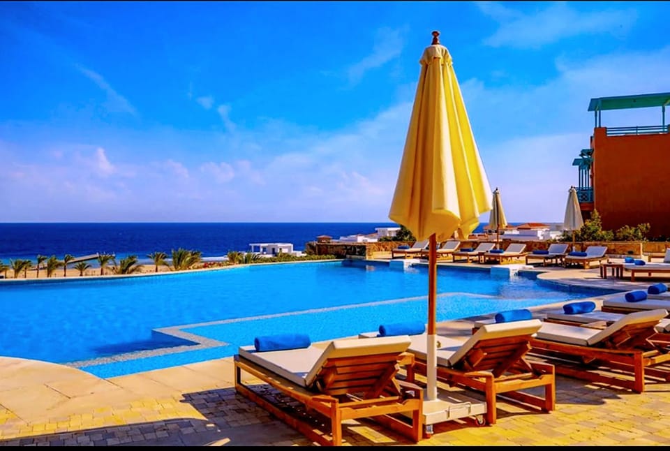 Property building, Restaurant/places to eat, Swimming pool