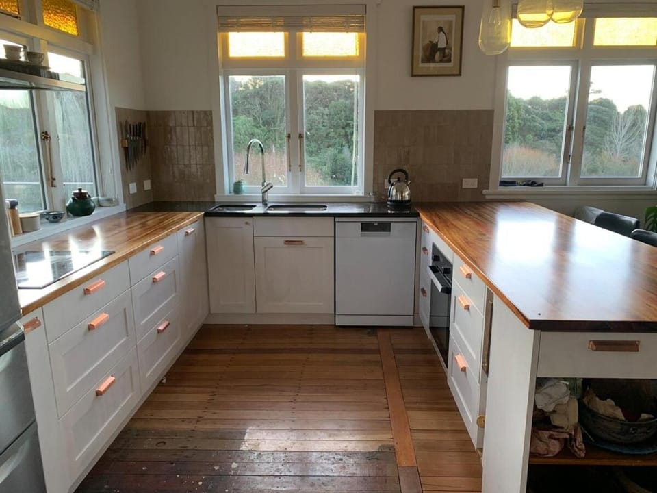 Wainui Stream Homestead Villa in Raglan