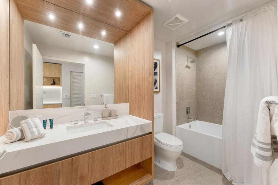 Crosby Miami WTC Studio Sleek #2506 Apartment in Miami