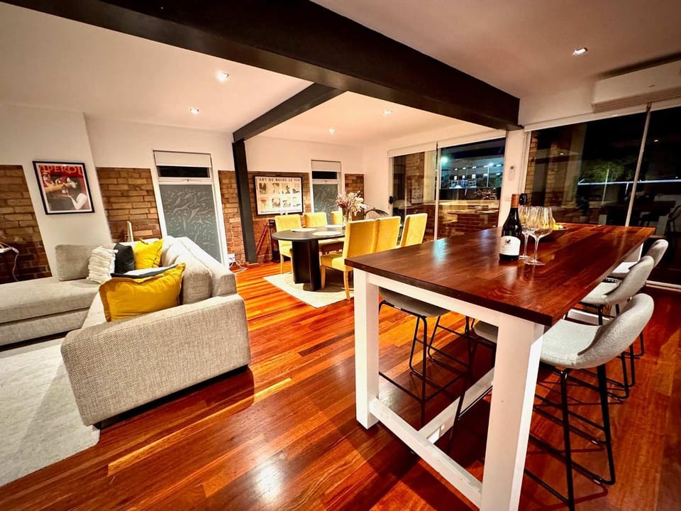 Living room, Seating area, Dining area