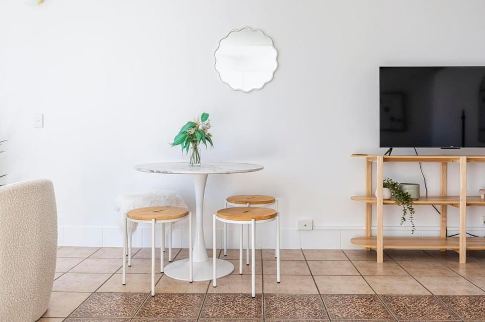 TV and multimedia, Dining area