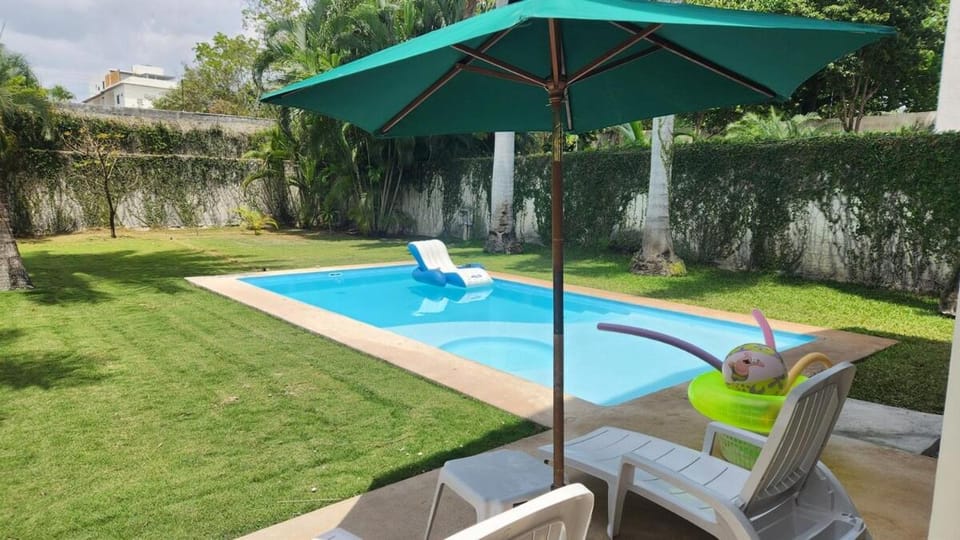 Garden view, Pool view, Swimming pool, sunbed