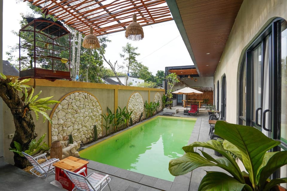 Swimming pool