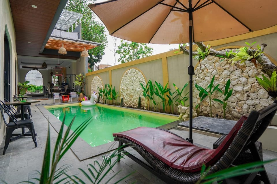 Swimming pool