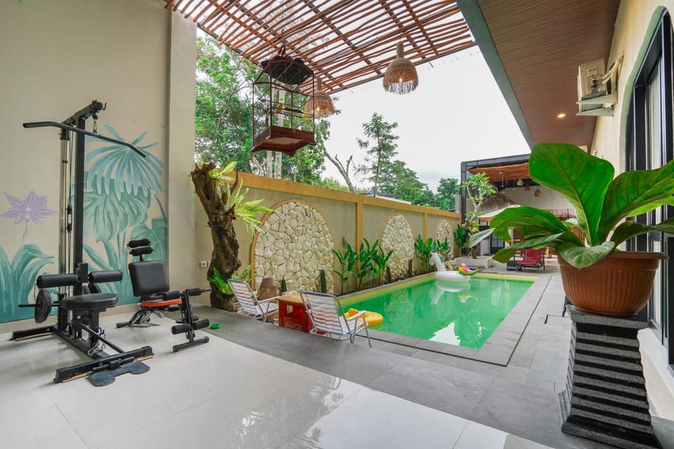 Swimming pool