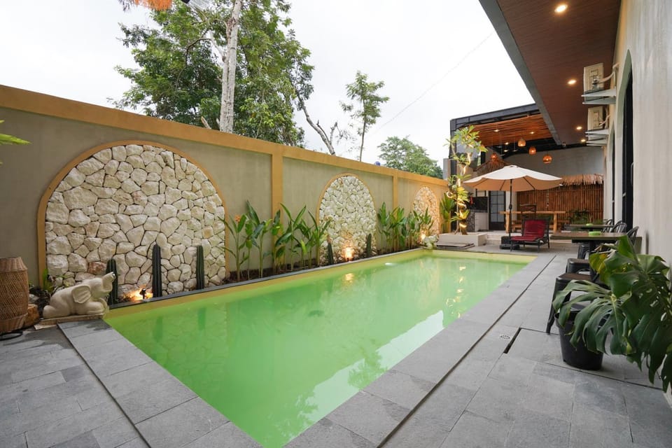 Swimming pool