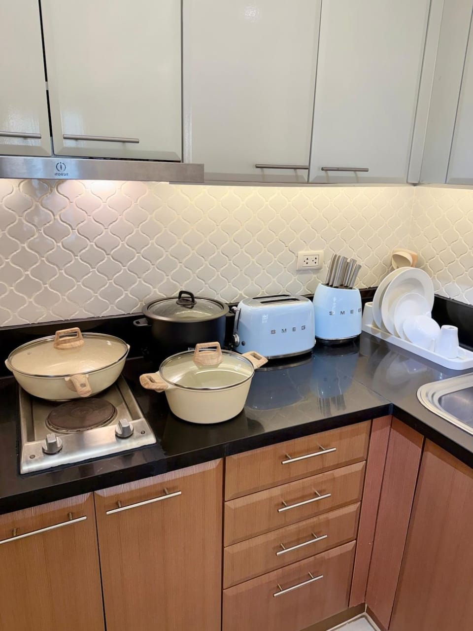 Venice Luxe Condo, Pool, Netflix, Canal Mall Access Apartment in Makati