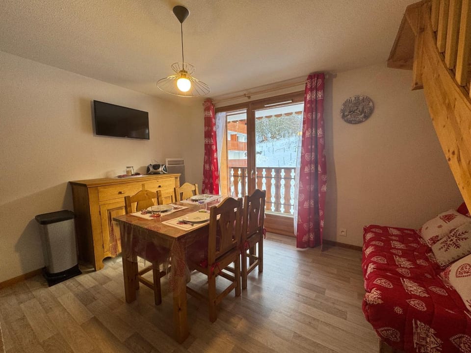 Appartement charmant proche pistes avec parking - FR-1-498-127 Apartment in Haute-Savoie