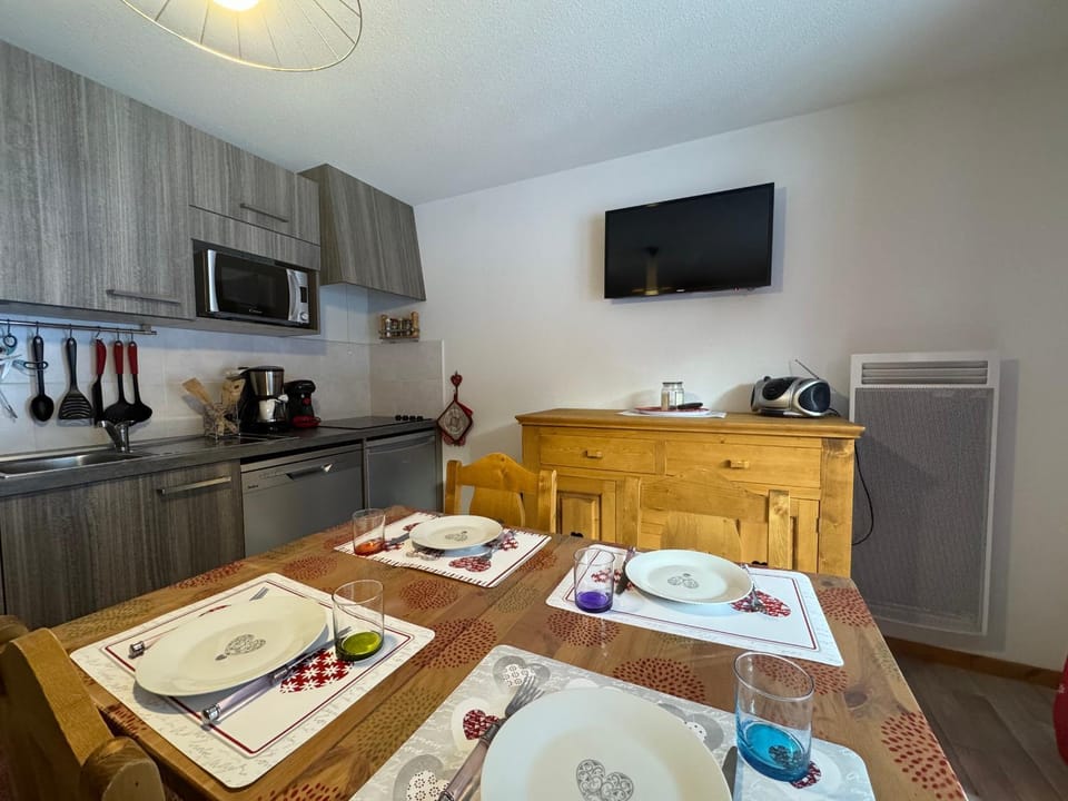 Appartement charmant proche pistes avec parking - FR-1-498-127 Apartment in Haute-Savoie