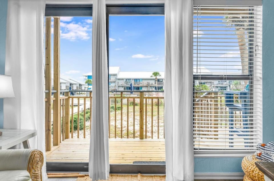 Gulf Turf Our Peace of Sand! 1 min walk to Beach House in Saint George Island