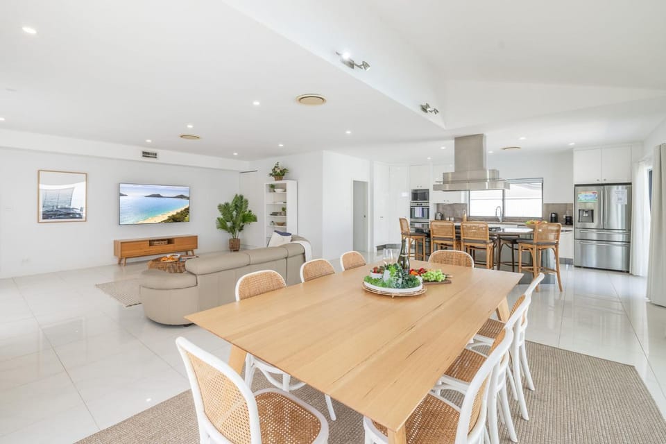 Kitchen or kitchenette, Living room, Dining area