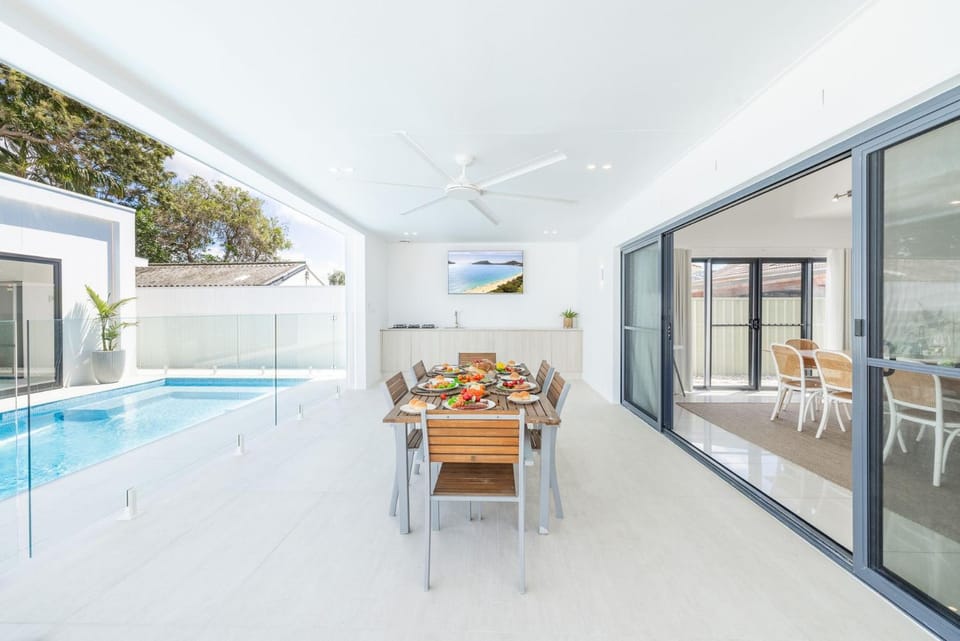 Dining area, Swimming pool