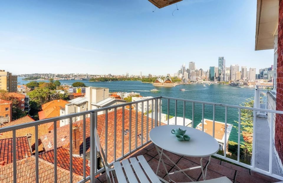 Chic Sydney Opera House View - Kirribilli Sydney Apartment in Sydney