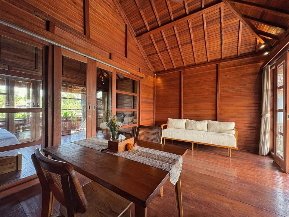 Living room, Seating area, Dining area