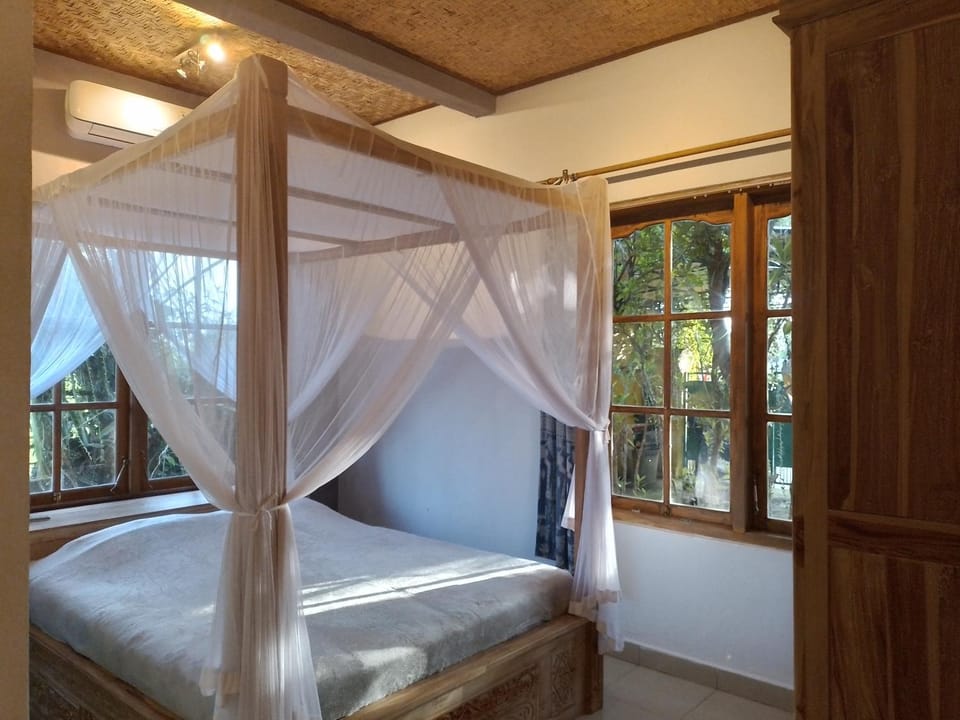 Coworking Paradise Ashna Vikram - 4 bedrooms House in Blahbatuh
