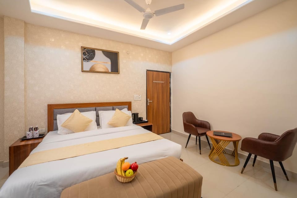 Bed, Seating area, Bedroom