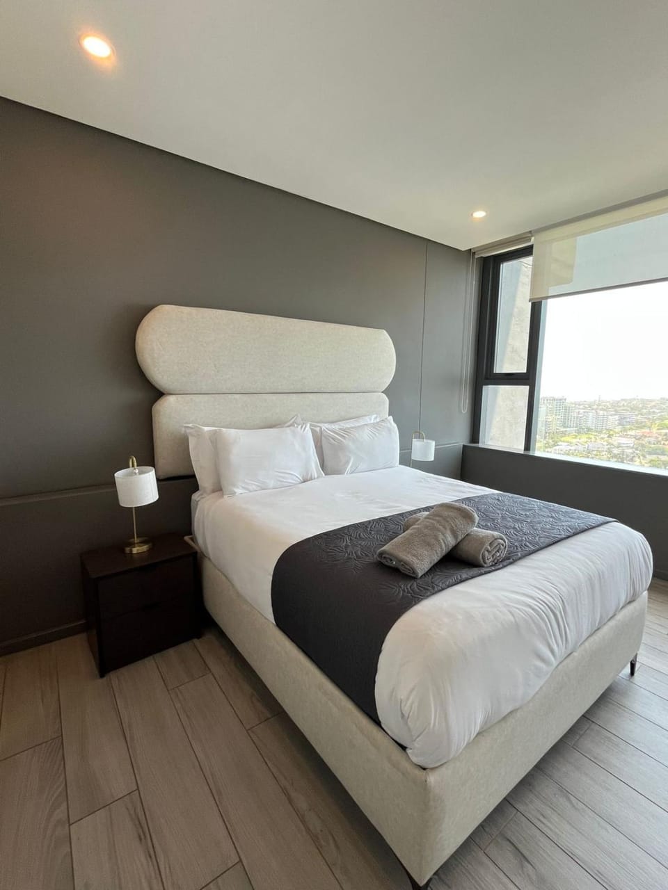 UmhlangaArch Seaview 1bed 1907 Apartment in Umhlanga