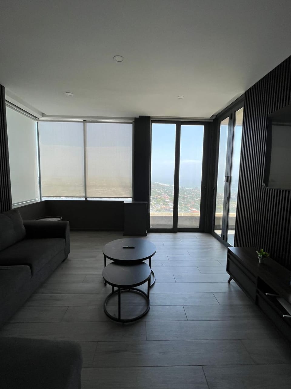 UmhlangaArch Seaview 1bed 1907 Apartment in Umhlanga