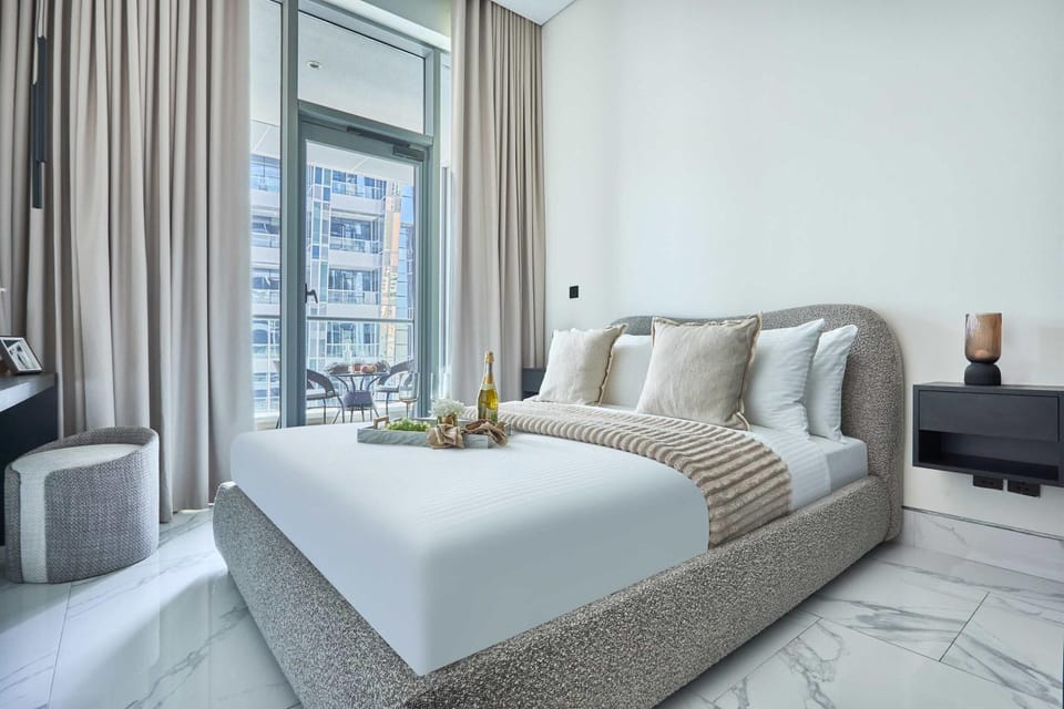 Bed, Living room