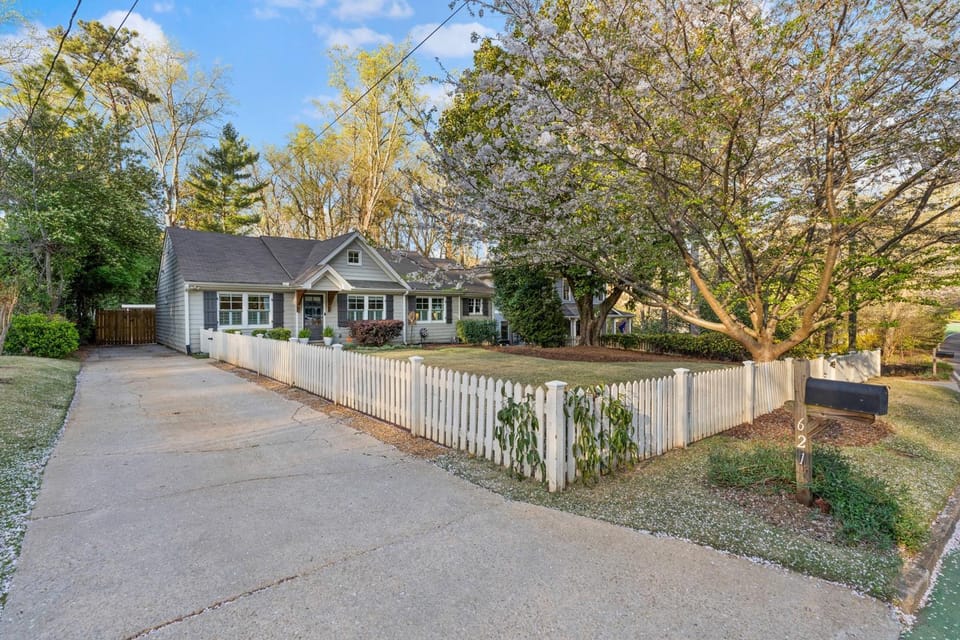 Property building, Natural landscape, Garden view, Street view