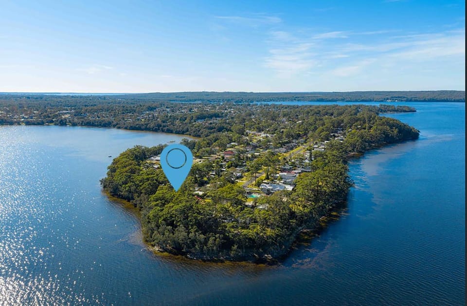 Serenity - Pet Friendly with Spa & Waterfront House in Saint Georges Basin