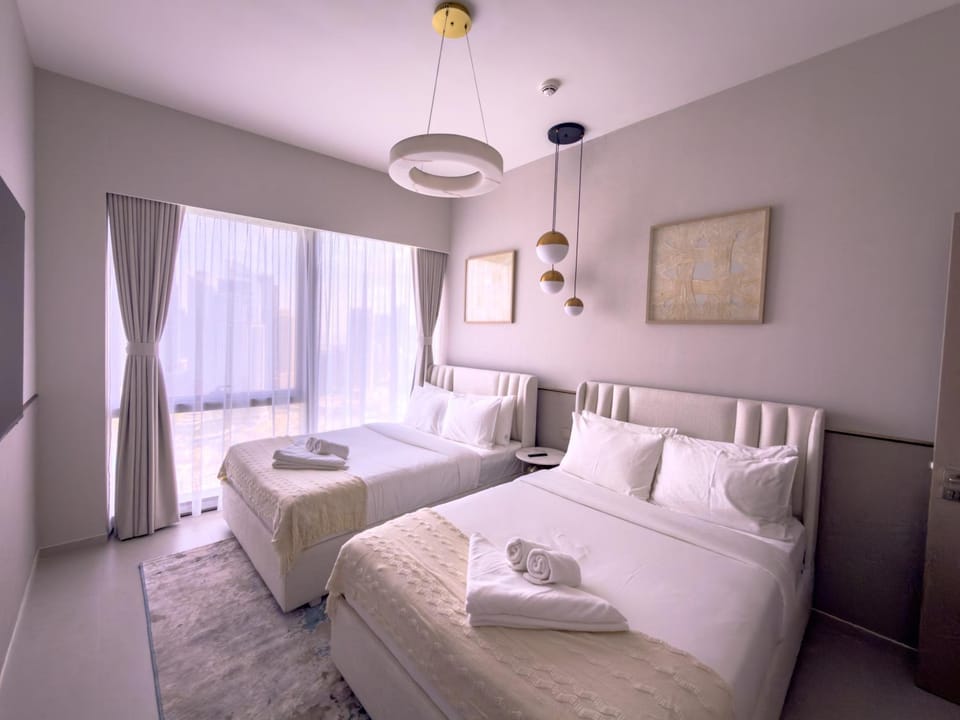 GRANDE SIGNATURE RESIDENCES direct Burj Khalifa view and Private Fountain Show at high floor with DXB AIRPORT VIP Shuttle option Apartment in Dubai