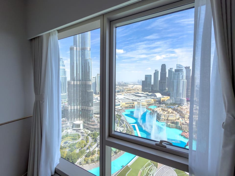 GRANDE SIGNATURE RESIDENCES direct Burj Khalifa view and Private Fountain Show at high floor with DXB AIRPORT VIP Shuttle option Apartment in Dubai