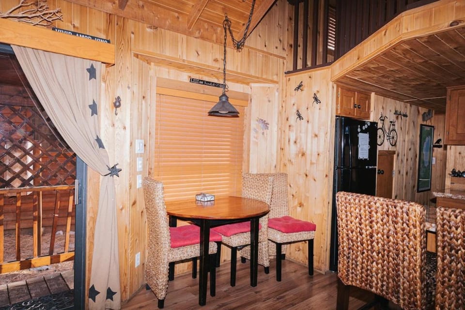 Seating area, Dining area
