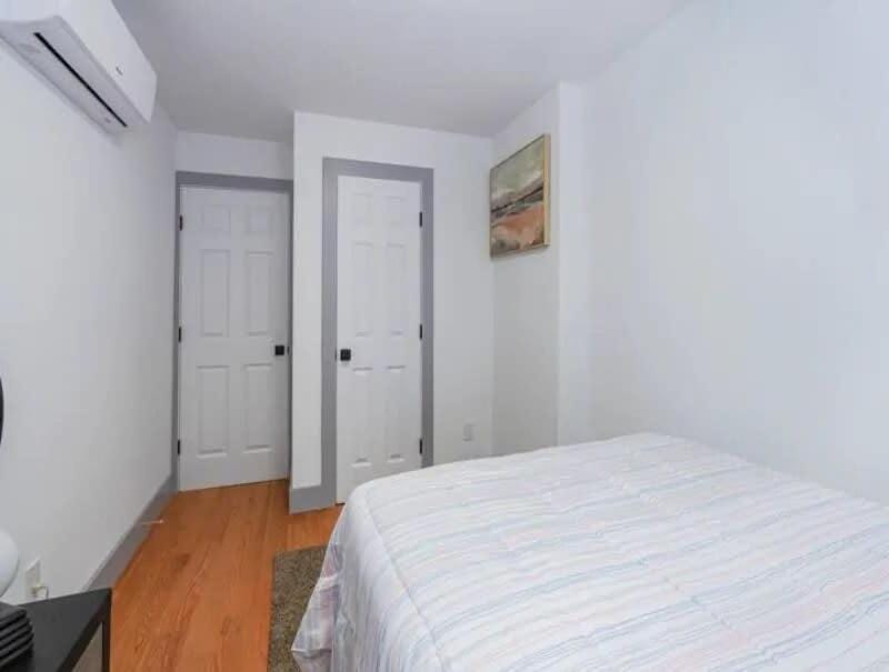 Bedroom, air conditioner