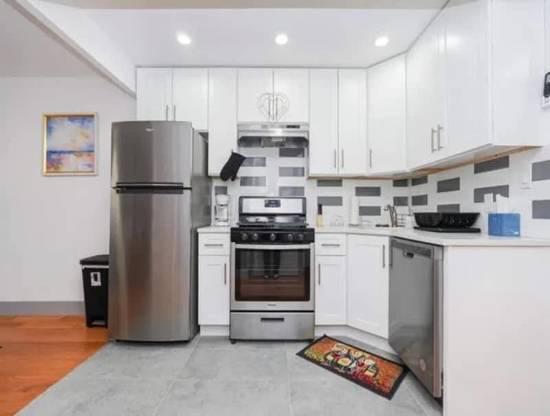 Kitchen or kitchenette, oven, toaster