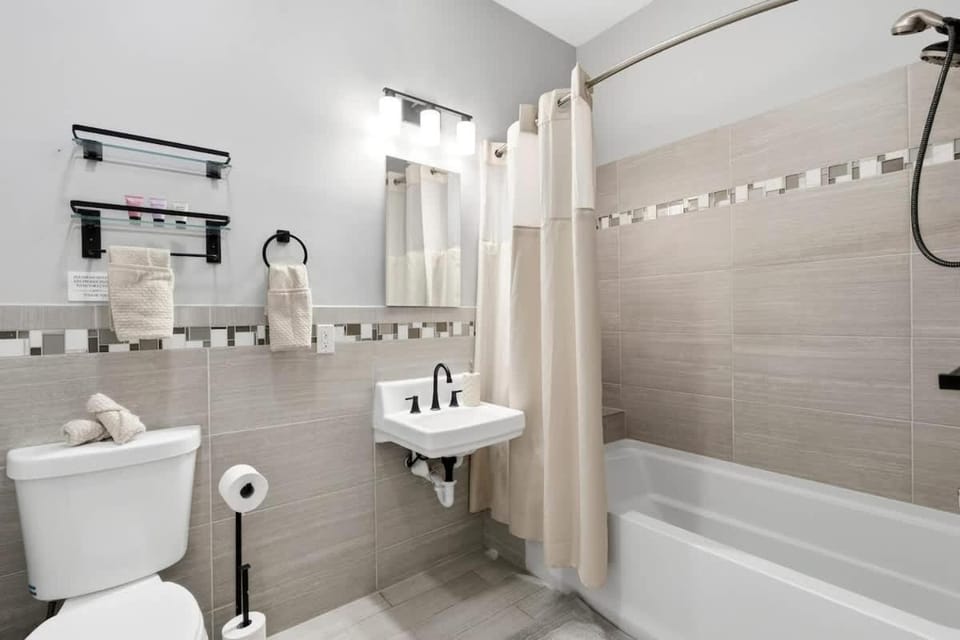 Shower, Bathroom, towels