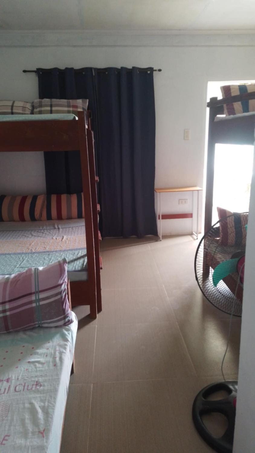Bedroom, bunk bed