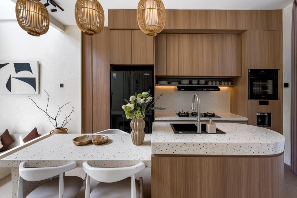 Kitchen or kitchenette, Dining area