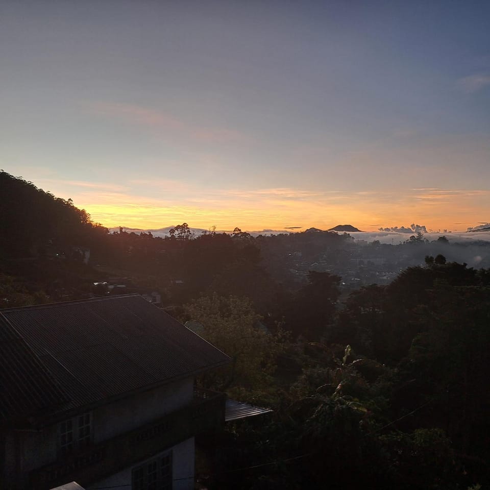 Redwood inn homestay Bed and Breakfast in Nuwara Eliya