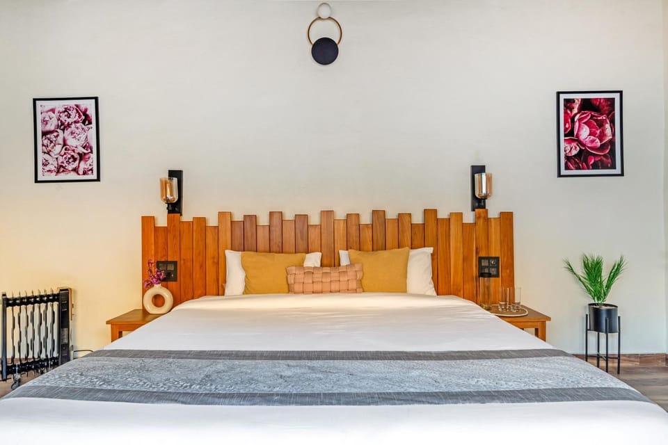 Photo of the whole room, Bedroom