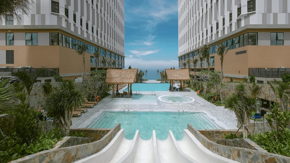 Property building, Day, Pool view, Swimming pool, sunbed